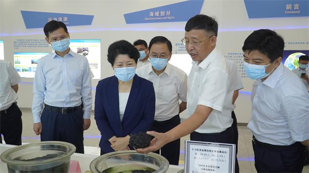 吴桂英调研英国上市公司365科技创新及国家重点实验室建设情况