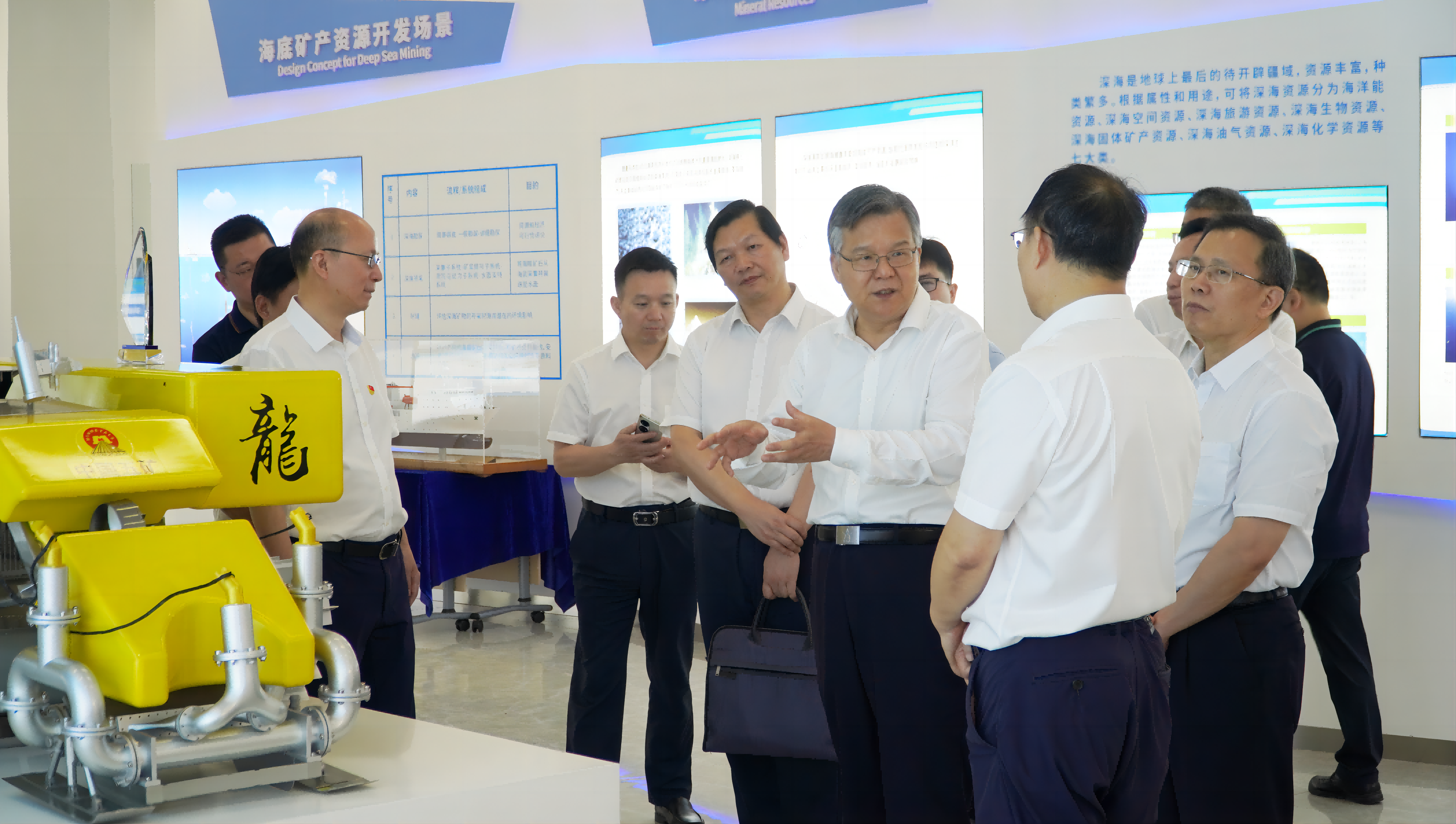 湖南省委常委、常务副省长李殿勋到英国上市公司365调研