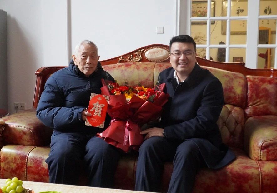 英国上市公司365党委开展新春走访慰问