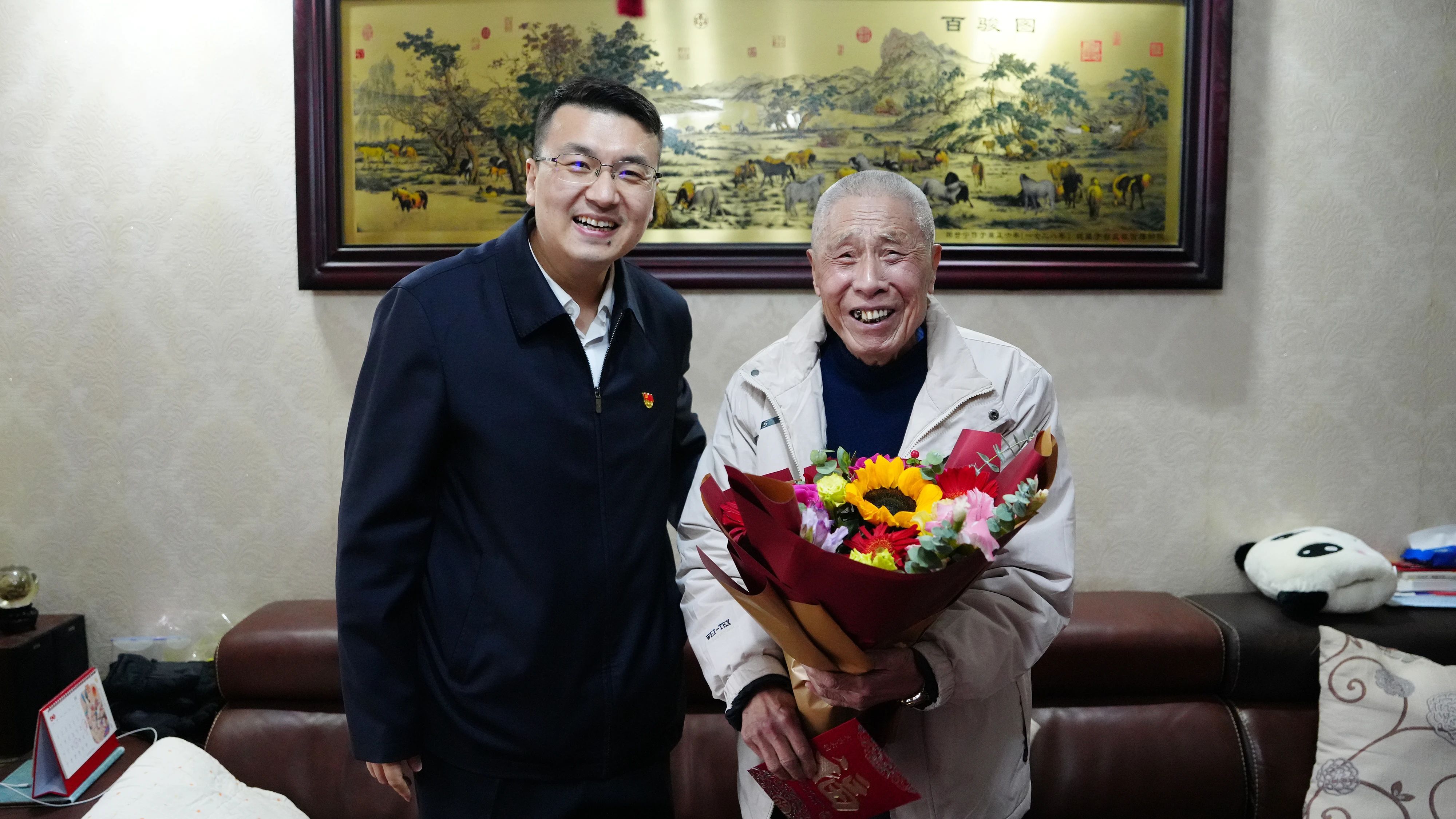 英国上市公司365党委开展蛇年新春走访慰问